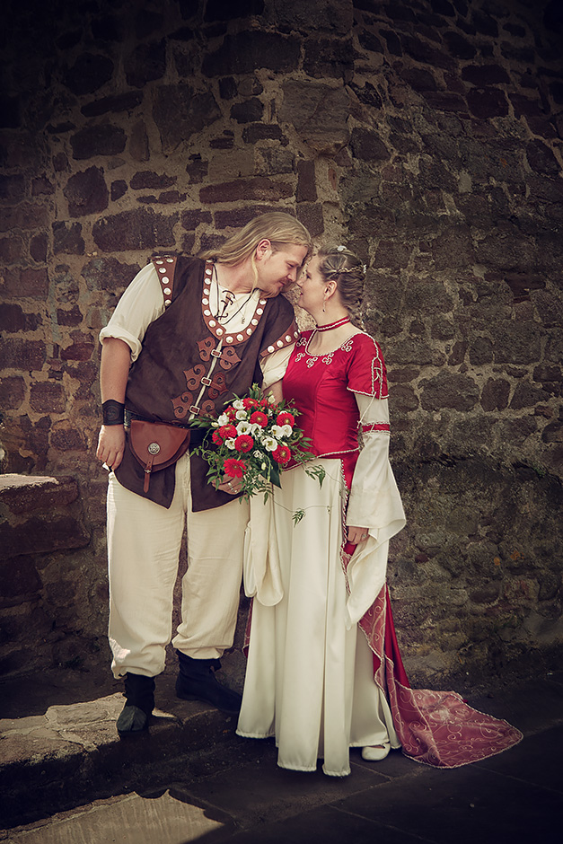 Brautpaar in mittelalterlicher Gewandung